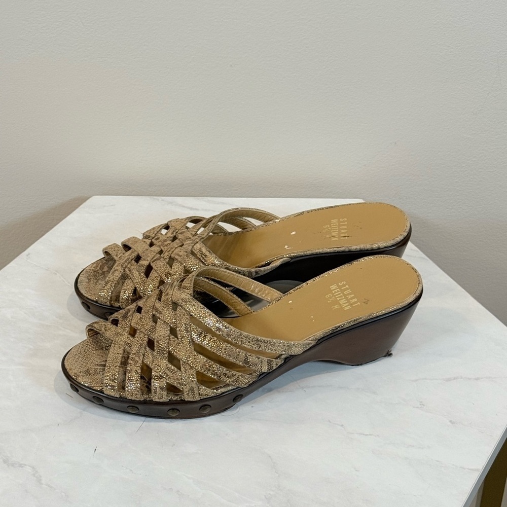 🔥Stuart Weitzman Gold Wedge Sandals Size 6.5🔥 - Picture 1 of 4